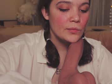 girl
        chery_lady22 cam image #1754417