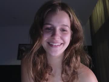 girl
        eli_sun cam image #4311176