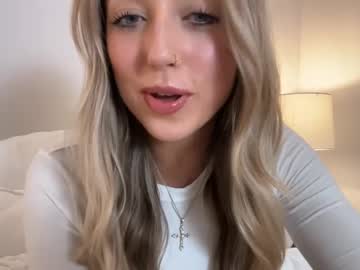 girl
        lovelyyylivyyy cam image #3365971