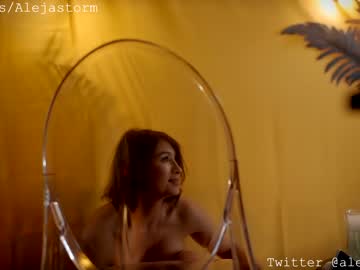 girl
        alejastorm cam image #2590097