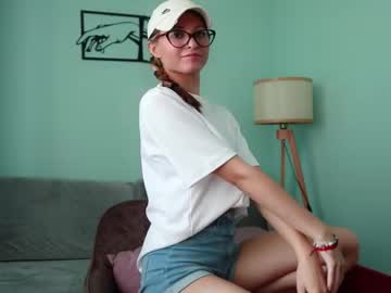 girl
        edlindrover cam image #3066268