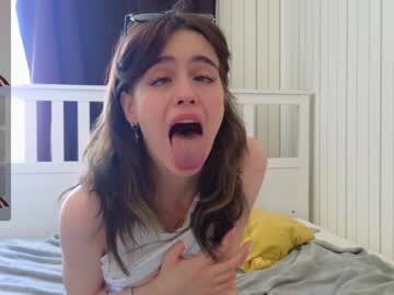 girl
        connieambes cam image #2874602