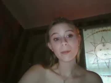 girl
        stonerbabe1313 cam image #3766720