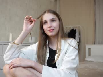girl
        hildgaillard cam image #4480080