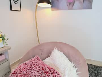 girl
        missniley cam image #3977372