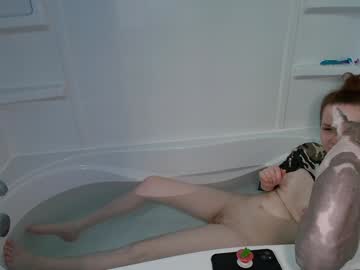 girl
        skyewatson cam image #4538647