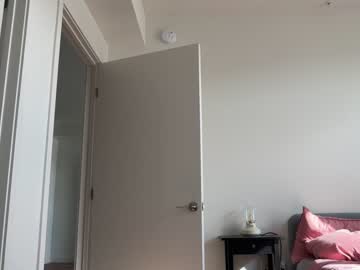 girl
        rosykindred cam image #1914181