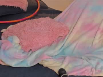 girl
        little_effy18 cam image #1531563