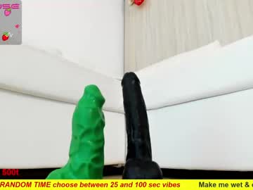 girl
        mery_lo cam image #1466599