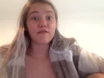 girl
        blondee18 cam image #1402815