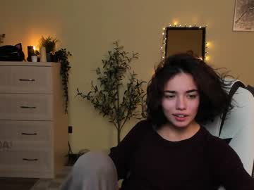 girl
        ella_flar_ cam image #39167