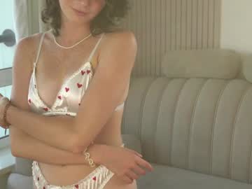 girl
        you_fell_in_love cam image #3234673