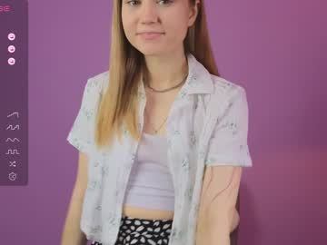 girl
        alisia_spinnet cam image #2146478