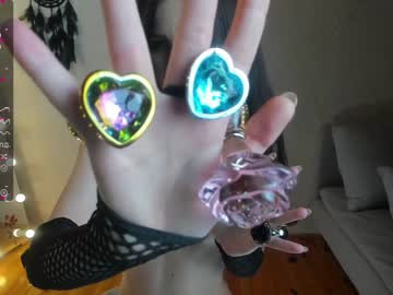 girl
        euphoria_life cam image #2235750