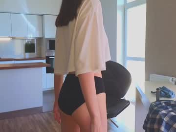 girl
        lucettagibbard cam image #3324447