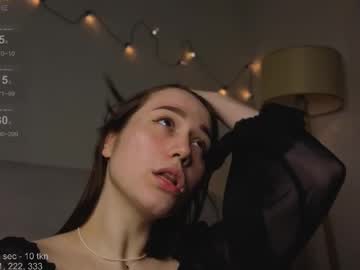 girl
        heylixie_ cam image #4506271