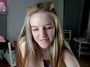 girl
        baby_dolle cam image #4395050