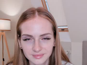 girl
        milaniapayne cam image #2099123