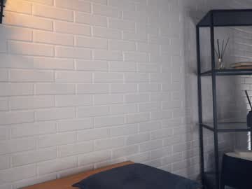 girl
        vibe_house cam image #3719412