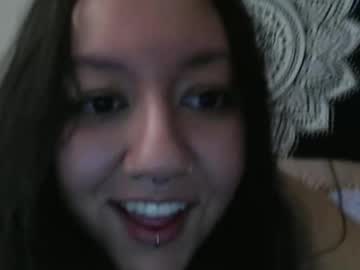 couple
        peachiestallion cam image #4028696