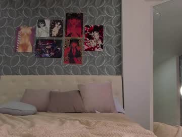 girl
        _winniewest_ cam image #1390772