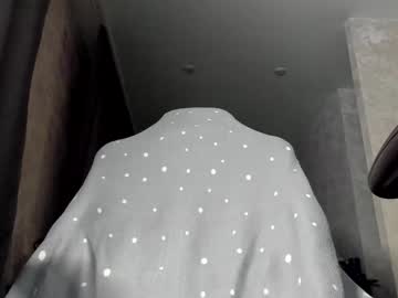 girl
        courtney_luv cam image #4422570