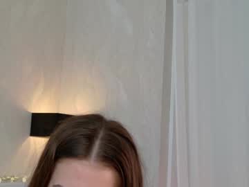 girl
        breeding_material cam image #3214253