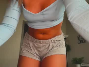 girl
        alex499990 cam image #3398619