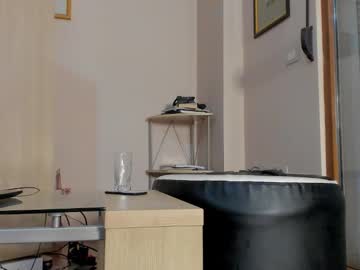girl
        hotel77777 cam image #2962585