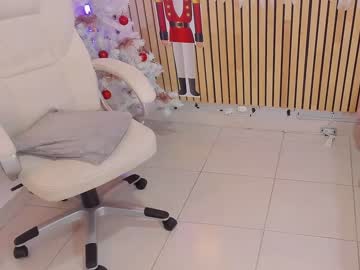 girl
        little_effy18 cam image #2043633