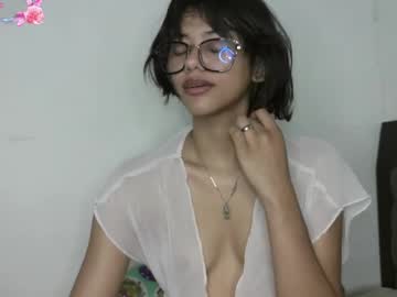 girl
        lovely_allys cam image #4544550