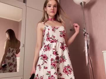 girl
        miss_sweetdream cam image #2102757