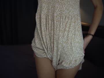 girl
        tessarosse_ cam image #1691103