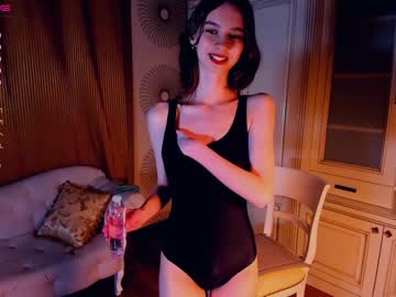 girl
        happiness_call cam image #784134