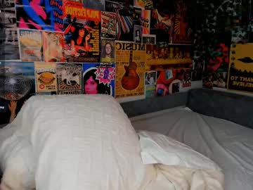 girl
        flirtykitty_ cam image #4227161