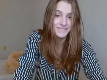 girl
        little_kitt1y_ cam image #1847152