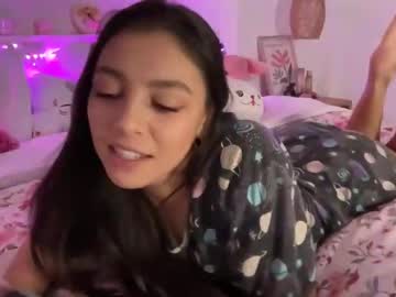 girl
        keirasworld cam image #4572610