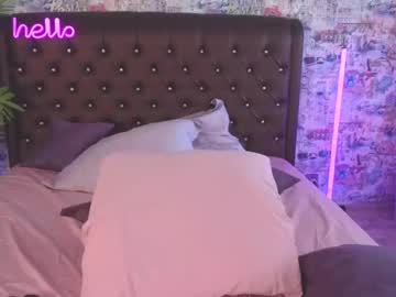 girl
        angelina_new cam image #3237429