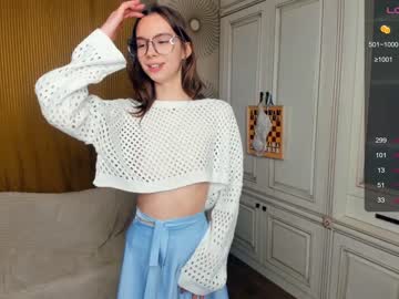 girl
        happiness_call cam image #2033987