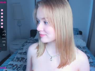 girl
        sun_shiiine cam image #1038909