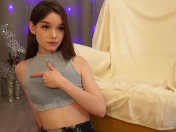 girl
        harrieteasley cam image #4032915