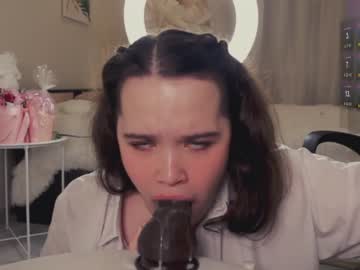 girl
        chery_lady22 cam image #2456753