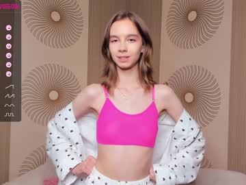 girl
        happiness_call cam image #1294934
