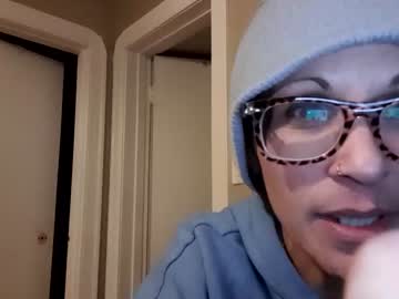 girl
        dirtynerdy30 cam image #2432960