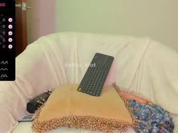 girl
        dallas_kiut cam image #2234114