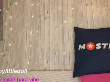 girl
        jelli_jennifer cam image #3718927