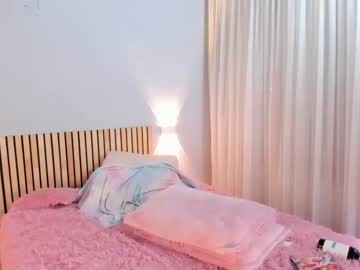 girl
        little_effy18 cam image #1359292