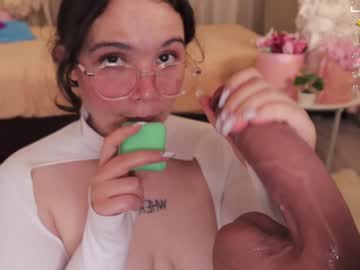 girl
        chery_lady22 cam image #1231405