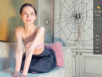 girl
        happiness_call cam image #1889915