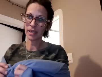 girl
        dirtynerdy30 cam image #2432677